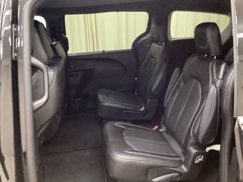 2027 Chrysler Pacifica LX