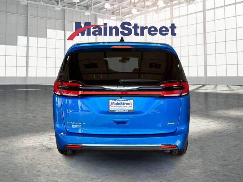 2026 Chrysler Pacifica Select