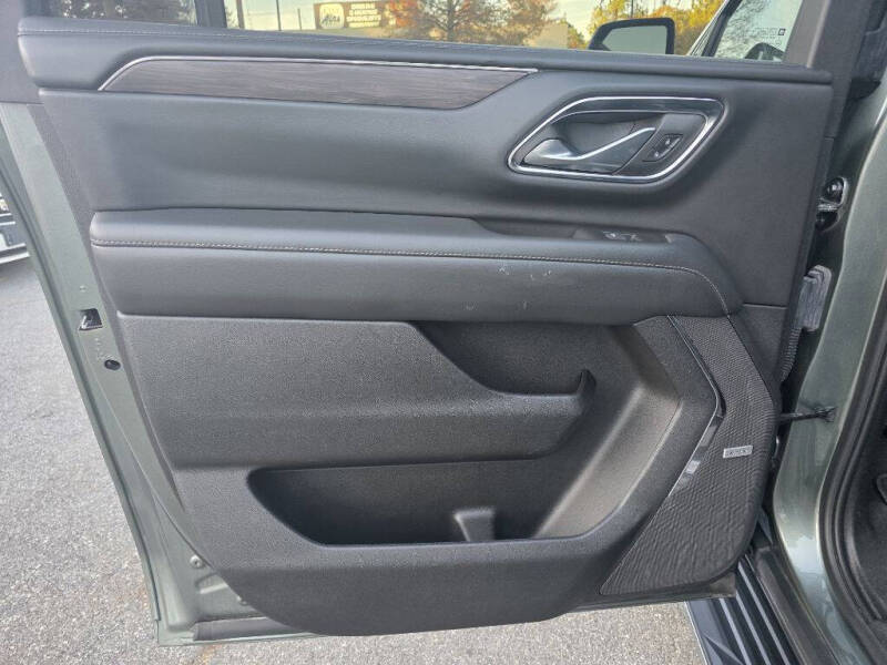 2023 Chevrolet Suburban LT