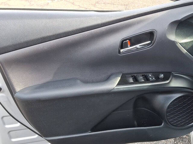 2022 Toyota Prius LE