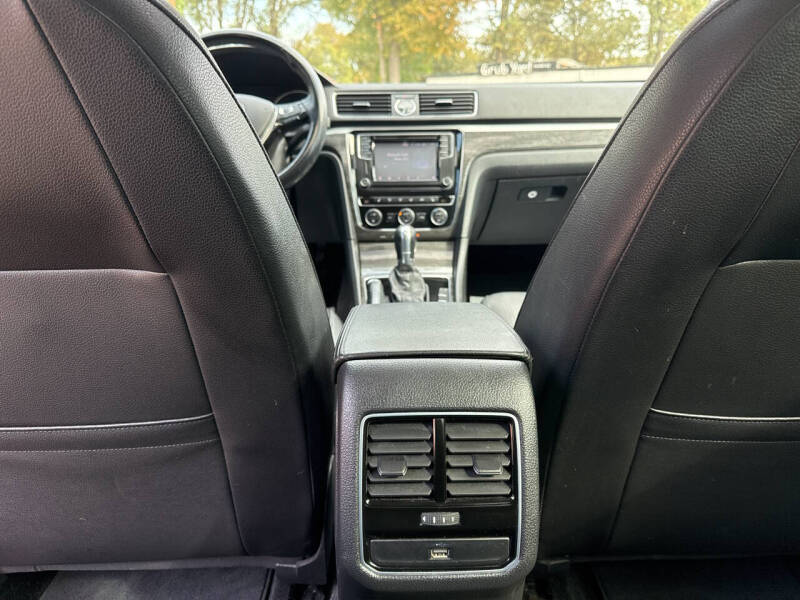 2017 Volkswagen Passat 1.8T SE