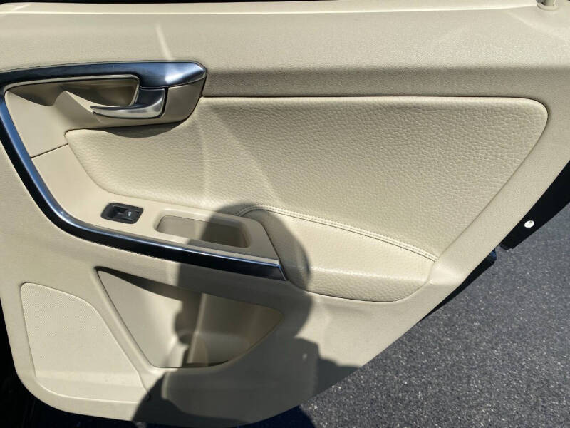 2014 Volvo XC60 T6 Premier Plus