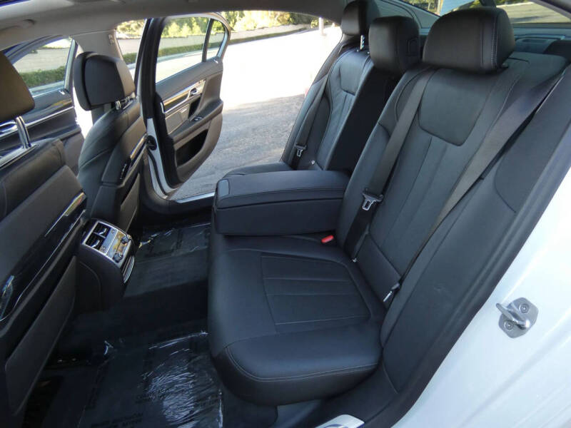 2022 BMW 7 Series 745e xDrive