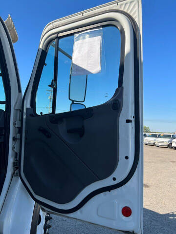 2012 Freightliner M2 106