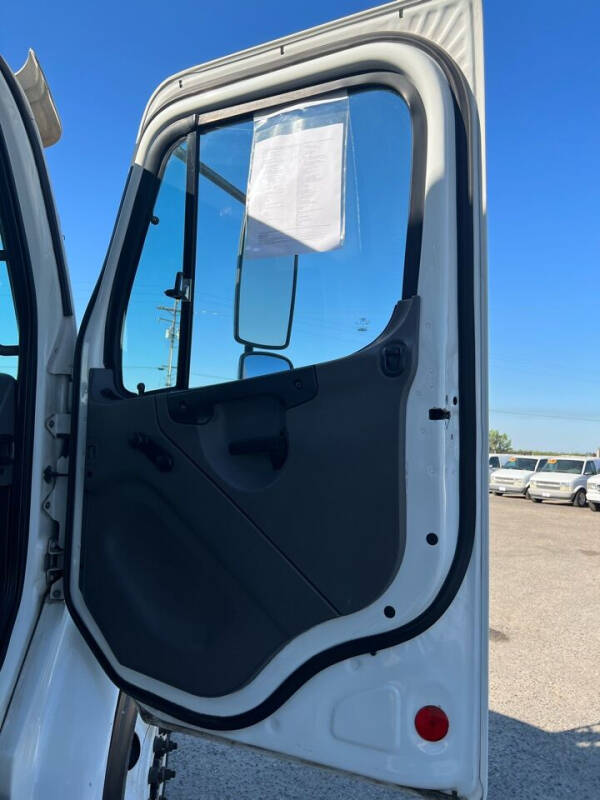 2012 Freightliner M2 106