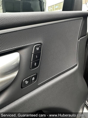 2023 Volvo XC60 B5 Plus Dark Theme