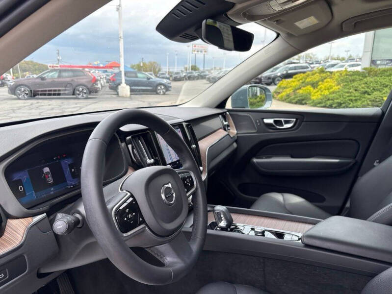 2023 Volvo XC60 B5 Plus Bright Theme