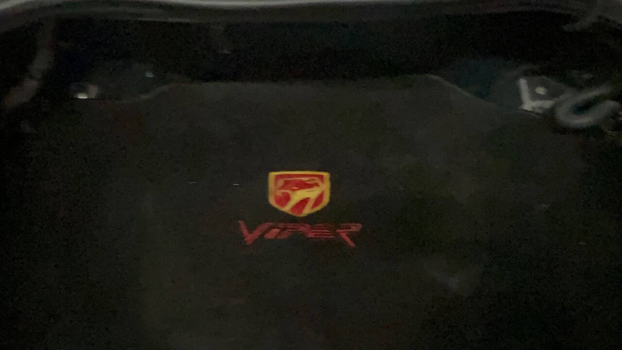 1996 Dodge Viper 39