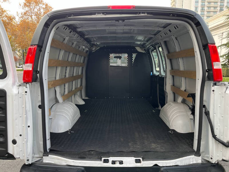 2024 Chevrolet Express 2500