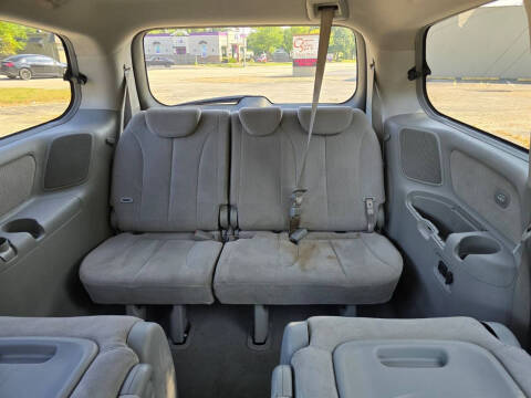 2007 Hyundai Entourage GLS