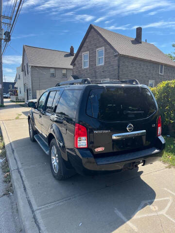 2010 Nissan Pathfinder LE