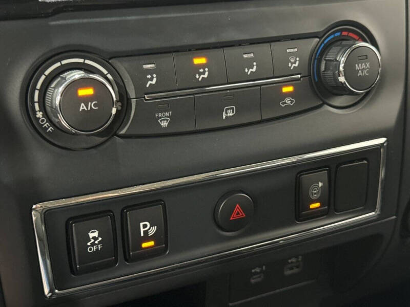 2023 Nissan Titan SV