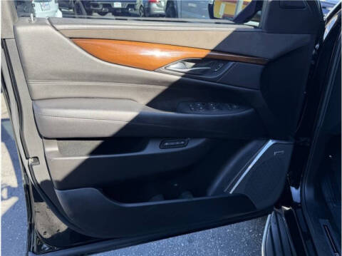 2017 Cadillac Escalade Luxury