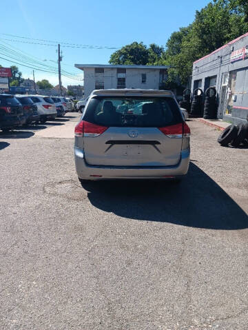2012 Toyota Sienna Base 7-Passenger