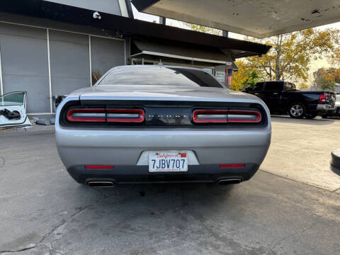 2015 Dodge Challenger SXT