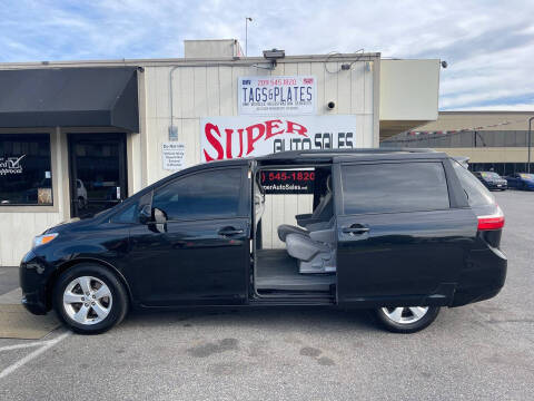 2016 Toyota Sienna LE 7-Passenger Auto Access Seat