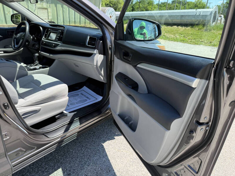2016 Toyota Highlander LE