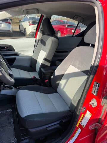 2013 Toyota Prius c Two