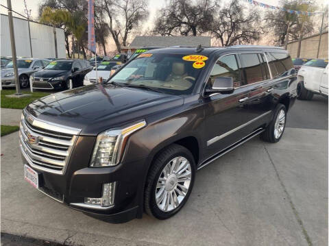 2018 Cadillac Escalade ESV for sale at Dealers Choice Inc in Farmersville CA