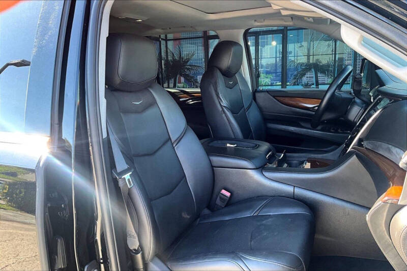 2018 Cadillac Escalade Luxury
