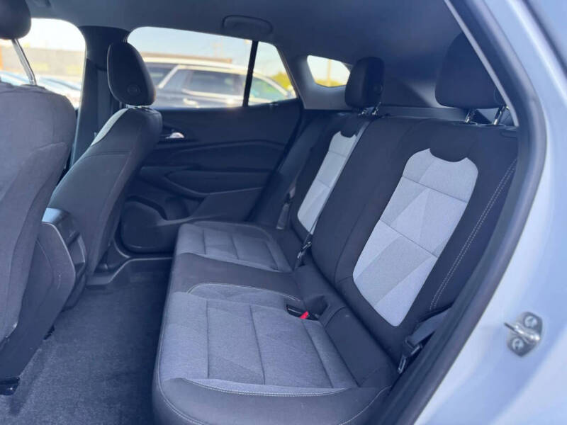 2025 Chevrolet Trax LS