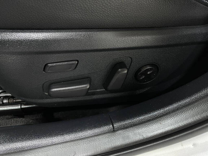 2018 Kia Cadenza Technology