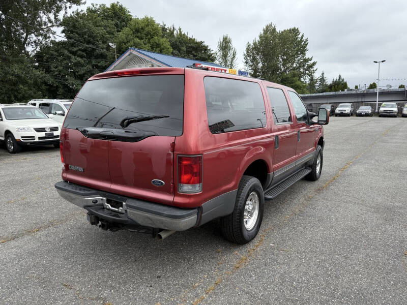 2004 Ford Excursion XLT photo 4
