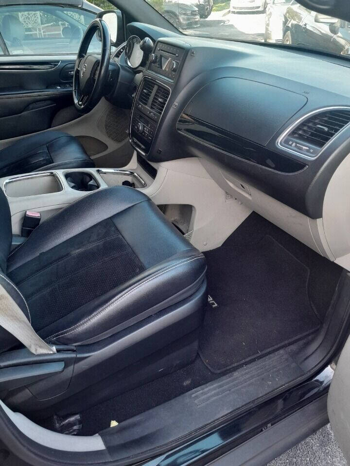 2014 Dodge Grand Caravan Minivan - $4,950