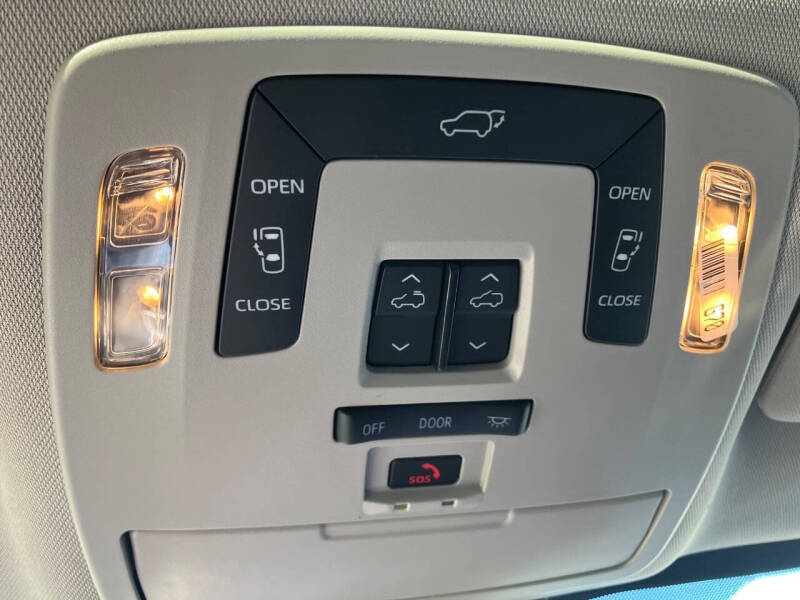 2025 Toyota Sienna XLE 7-Passenger