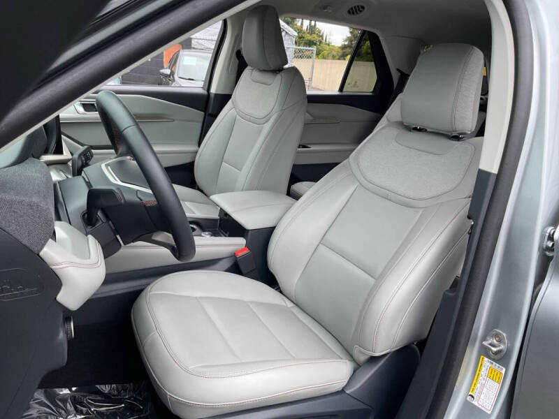 2025 Ford Explorer Active