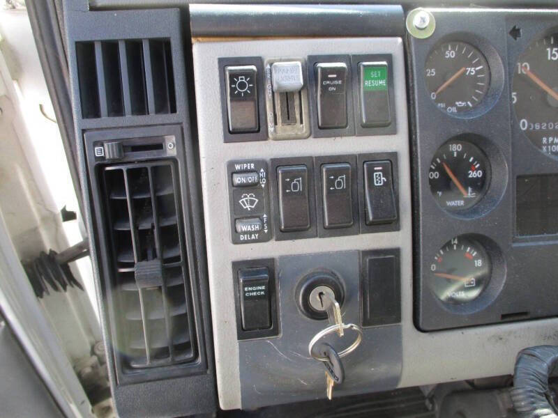 2000 Freightliner FL60