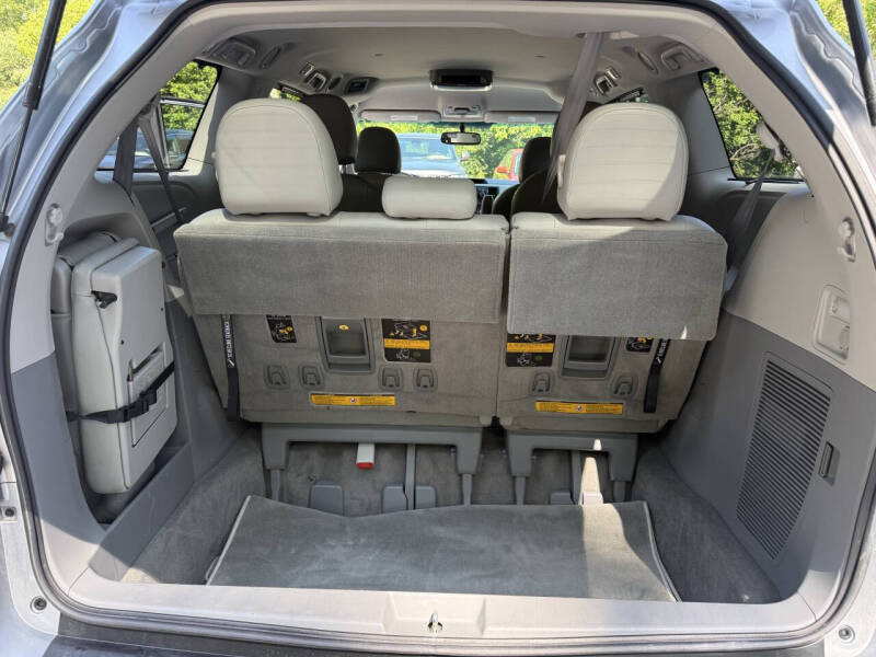 2013 Toyota Sienna LE 8-Passenger