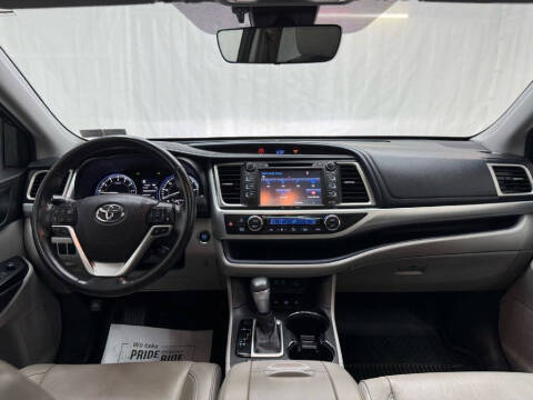 2017 Toyota Highlander SE