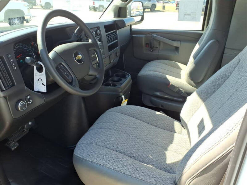 2025 Chevrolet Express 2500