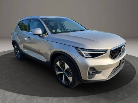 2024 Volvo XC40 B5 Plus Bright Theme