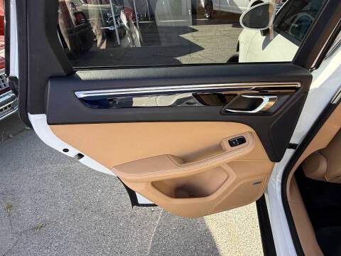 2017 Porsche Macan