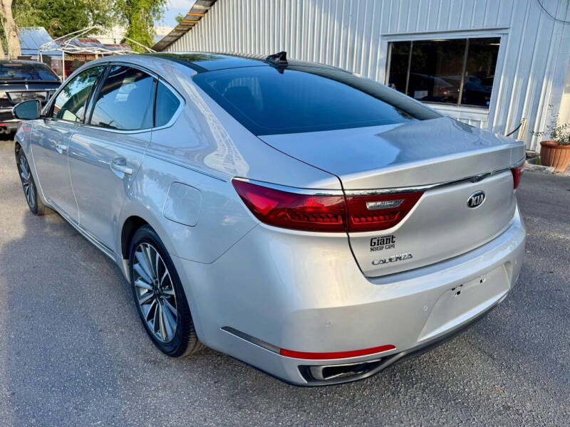 2017 Kia Cadenza Technology