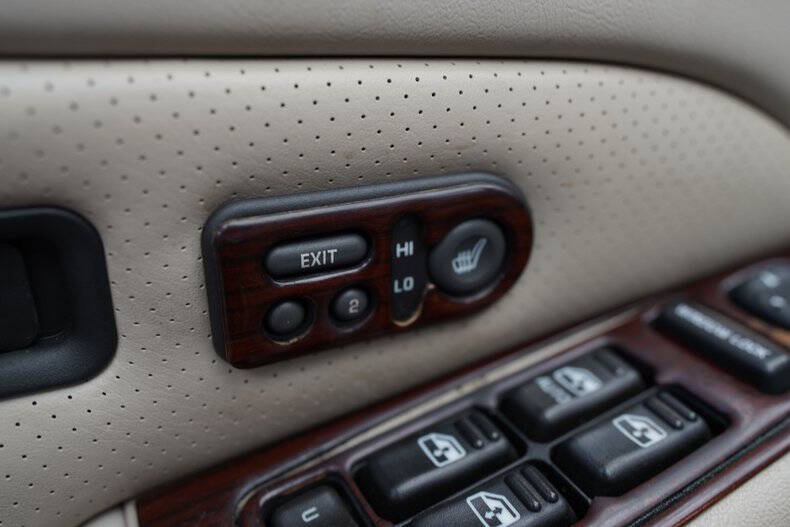 2002 Cadillac Escalade