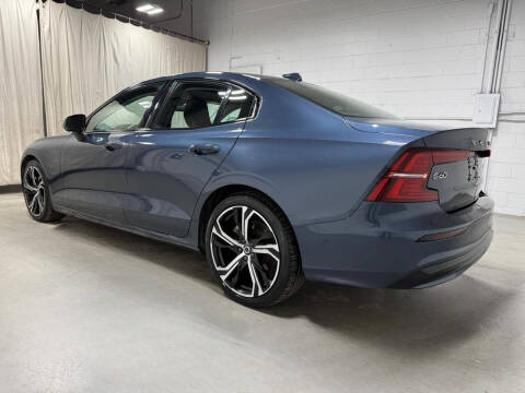 2024 Volvo S60 B5 Plus Dark Theme