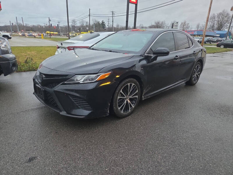 2020 Toyota Camry SE's photo