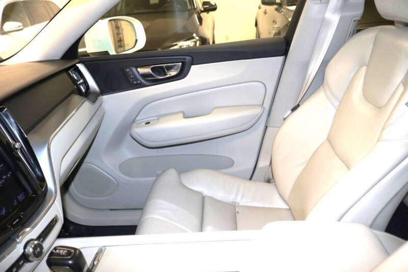 2019 Volvo XC60 T5 Momentum