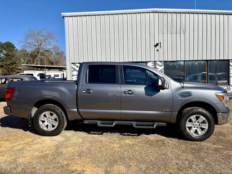 2017 Nissan Titan SV