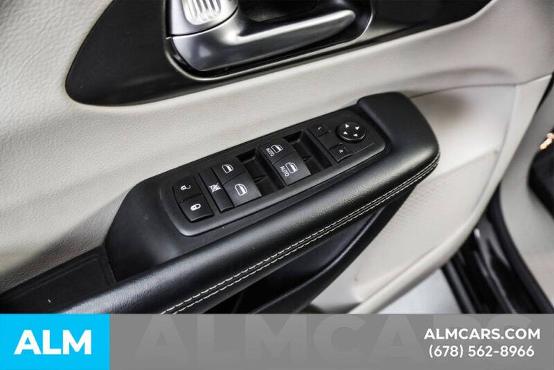 2024 Chrysler Pacifica Plug-In Hybrid Select
