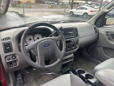 2003 Ford Escape XLS Popular