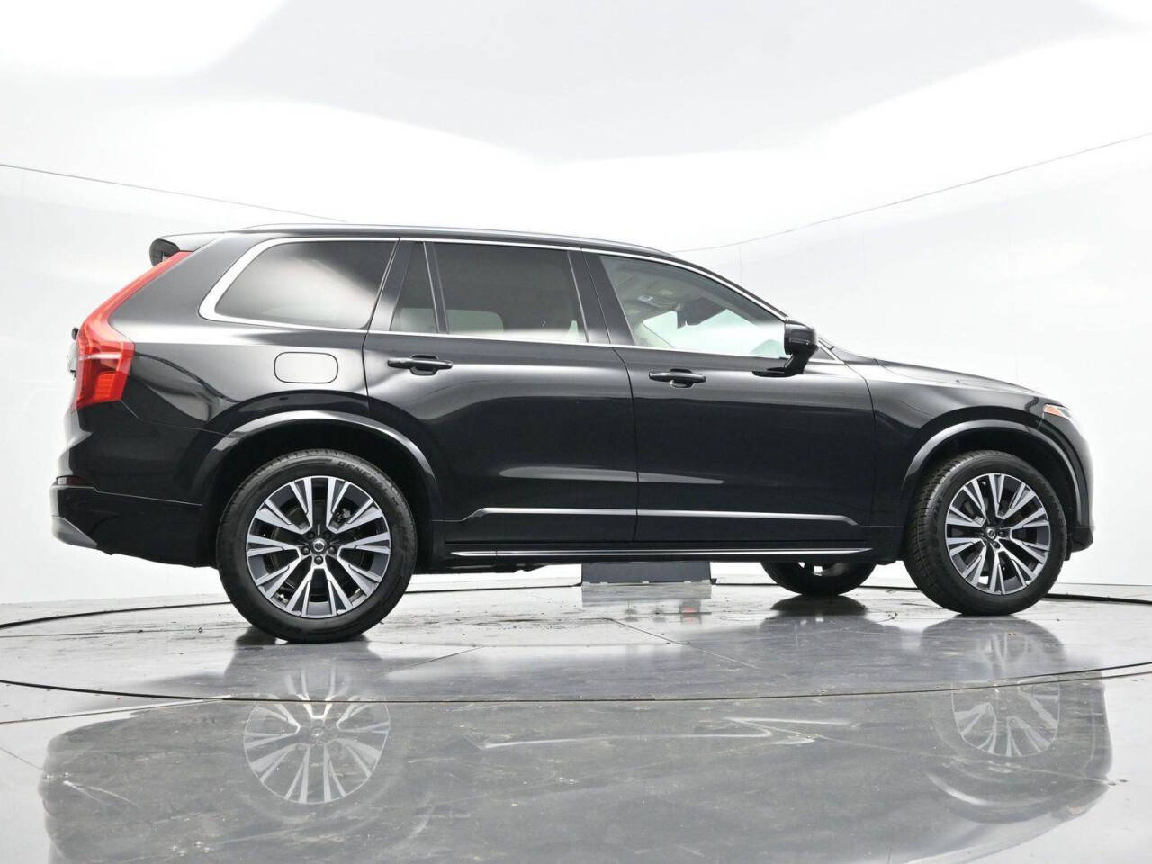 2022-volvo-xc90-t6-momentum-7-passenger-awd-4dr-suv.jpg