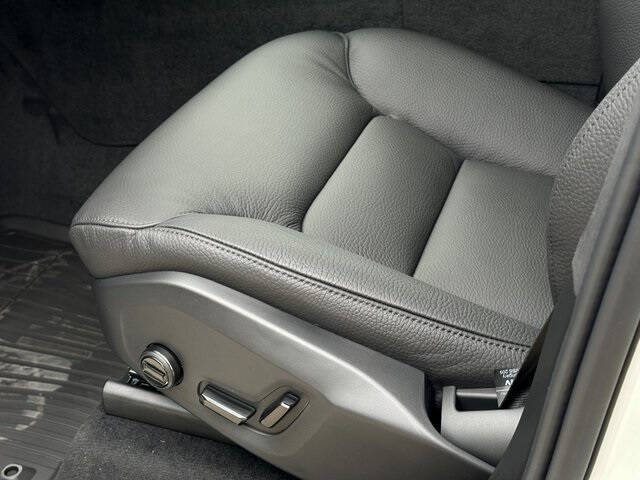 2025 Volvo XC90 T8 Plus Bright Theme 7P