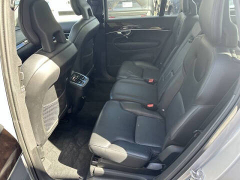 2016 Volvo XC90 T6 Momentum