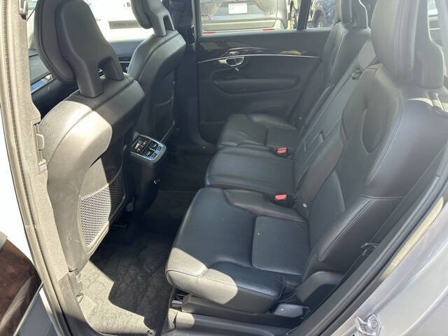 2016 Volvo XC90 T6 Momentum