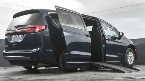 2024 Chrysler Pacifica Touring