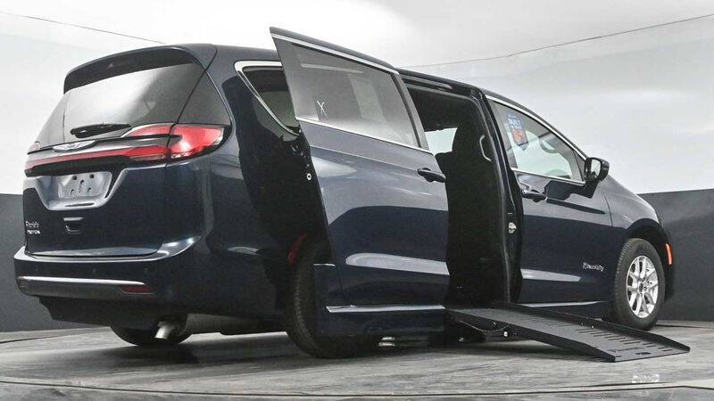 2024 Chrysler Pacifica Touring